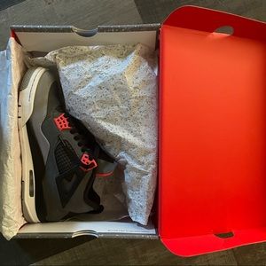 Jordan 4 “Infrared” Size: 8